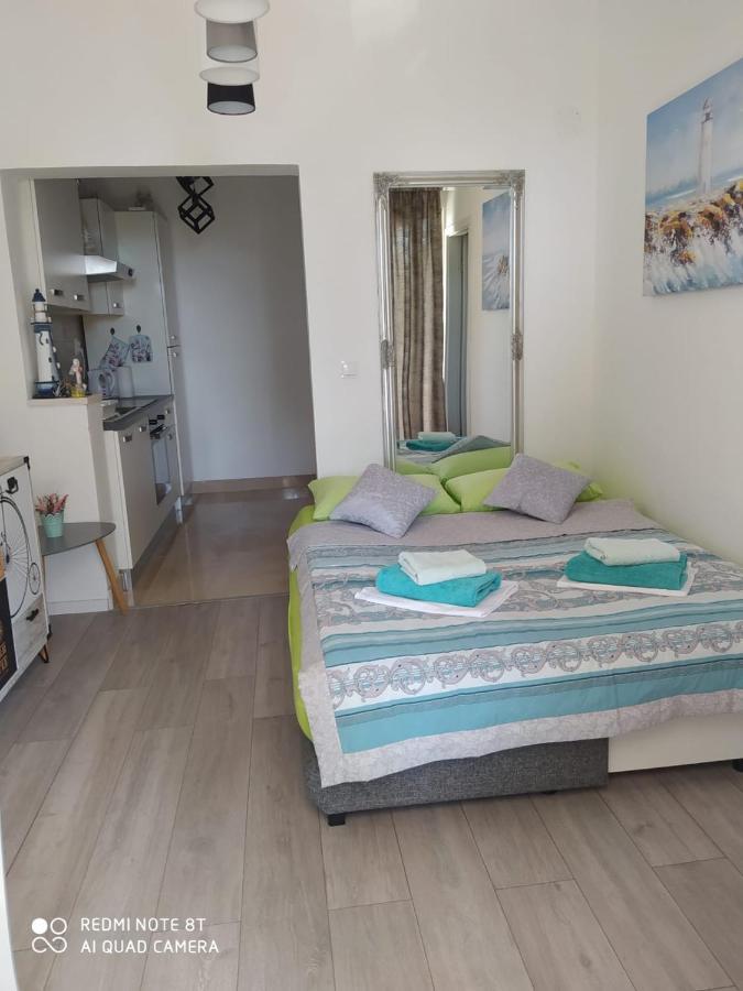 Apartmani Ana Vir Exterior photo