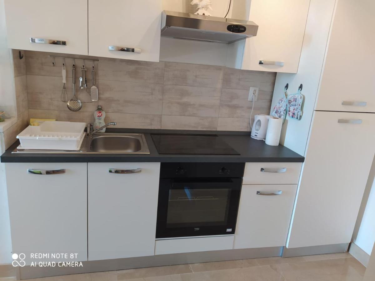 Apartmani Ana Vir Exterior photo