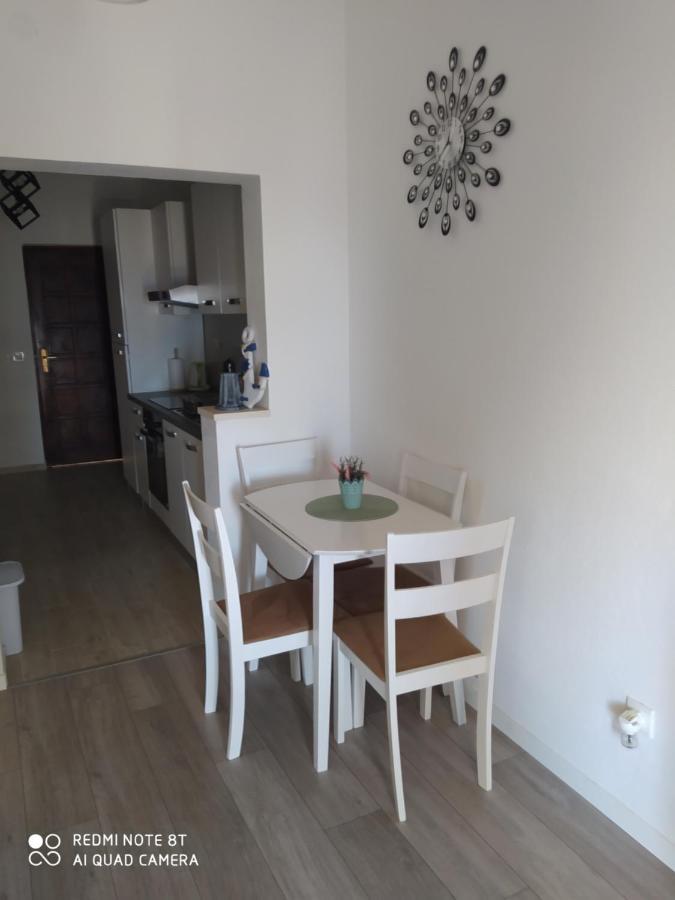 Apartmani Ana Vir Exterior photo
