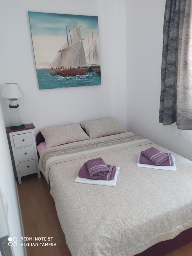 Apartmani Ana Vir Exterior photo