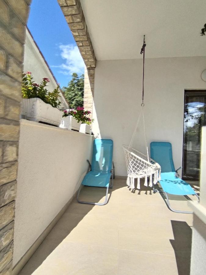 Apartmani Ana Vir Exterior photo