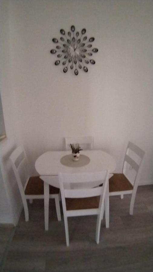 Apartmani Ana Vir Exterior photo